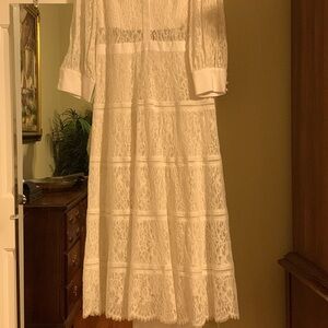 Alice+Olivia Solid White Embroidered Lace Maxi Dress in Cotton Blend. Size 14
